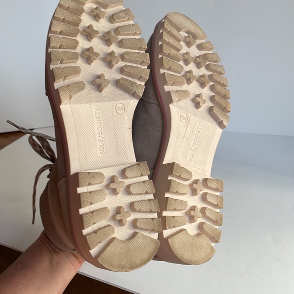 Soul society faux leather lace up cushioned foot bed ankle boots, size 8 - Picture 6 of 7